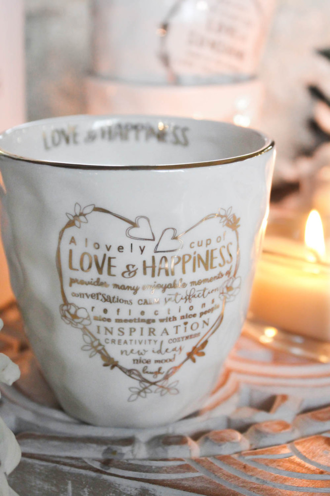 Mugg Love and Happiness från Majas lyktor säljs till förmån för Barncancerfonden